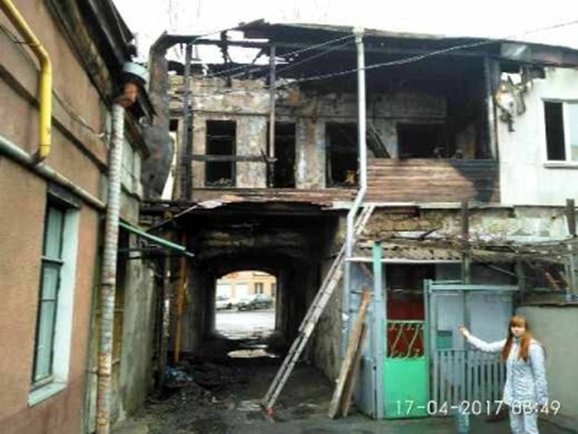 В результате пожара на Хмельницкого выгорели 4 квартиры