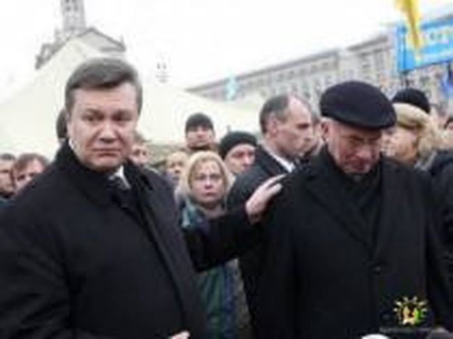 Интерпол объявил экс- президента и премьер-министра Украины в розыск 