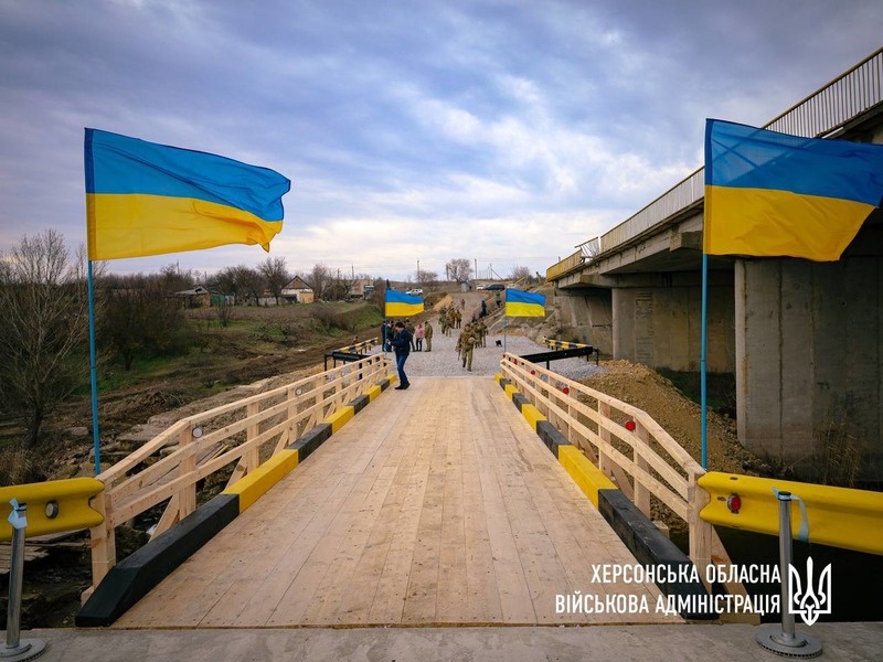 На Миколаївщині та Херсонщині продовжують будувати тимчасові переправи