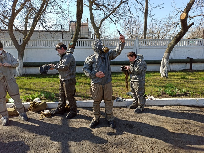 В Одессе волонтеров добровольного отряда спасателей учили проводить дезинфекцию