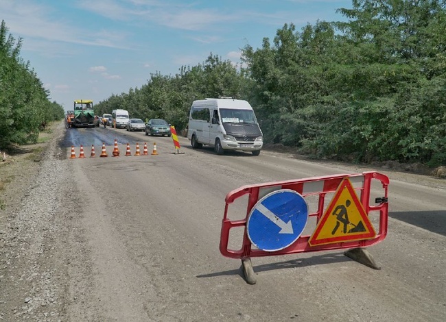 Ремонт дороги от моста у Паланки до села Монаши закончат за месяц