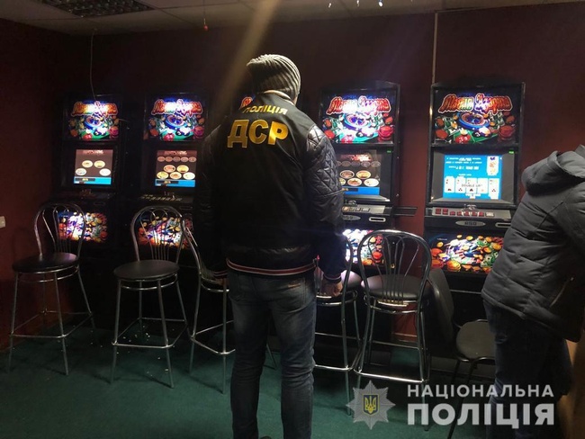 Поліцейські Одещини за два тижні закрили понад сто підпільних казино
