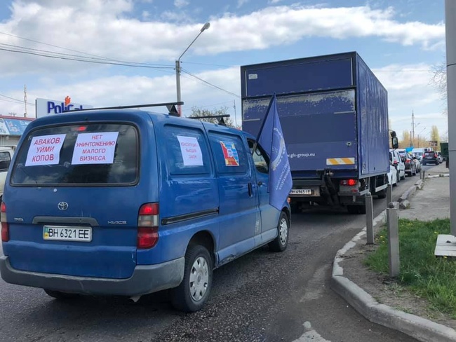 Одесские предприниматели устроили автопробег против карантинного закрытия рынков