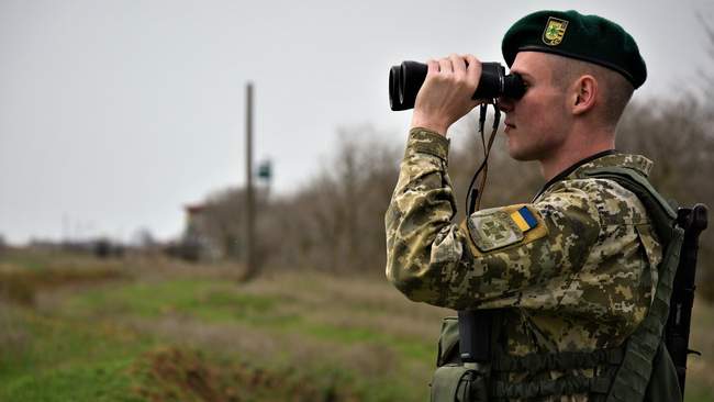 Туристи з Росії перепливли через кордон заради відпочинку в Одесі