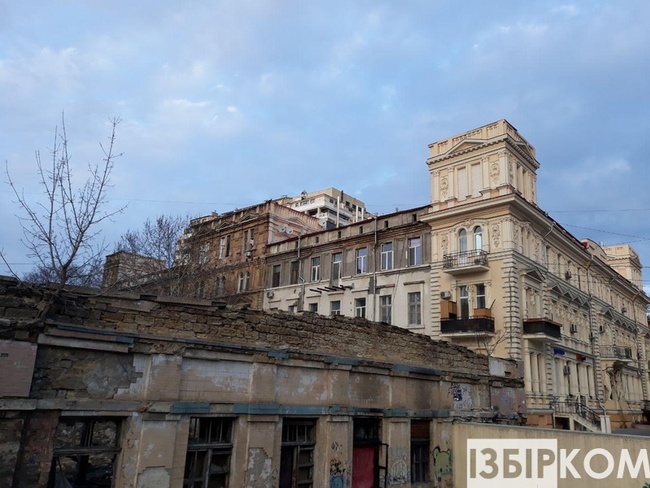 Справа про захоплення квартири в одеському пам'ятнику архітектури: суд зобов'язав визнати власницю потерпілою