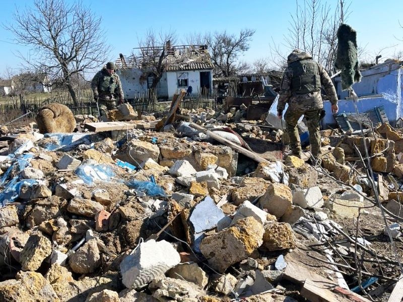 Правоохоронці обстежили зруйноване окупантами село на Миколаївщині