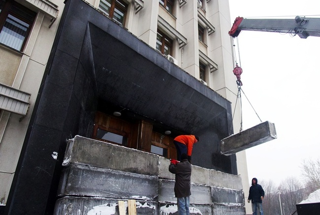Глава облсовета распорядился не пускать посторонних в здание на проспекте Шевченко