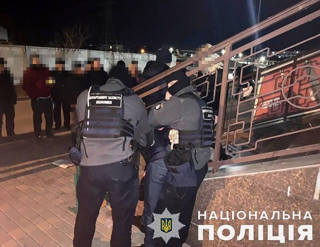 Инспектора Одесской таможни подозревают в получении «откатов»