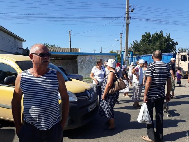 Дорогу из Белгорода-Днестровского в Одессу перекрыли недовольные подорожанием проезда жители села