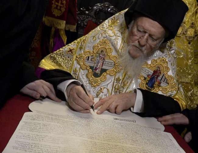 Парламенту предложат рассмотреть процедуру перехода церквей в Православную церковь Украины