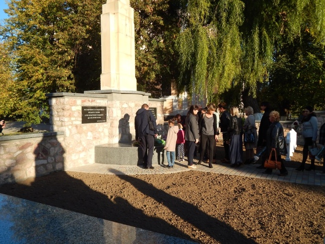 В Рени закончили реставрацию мемориала,  за который мэру было неловко