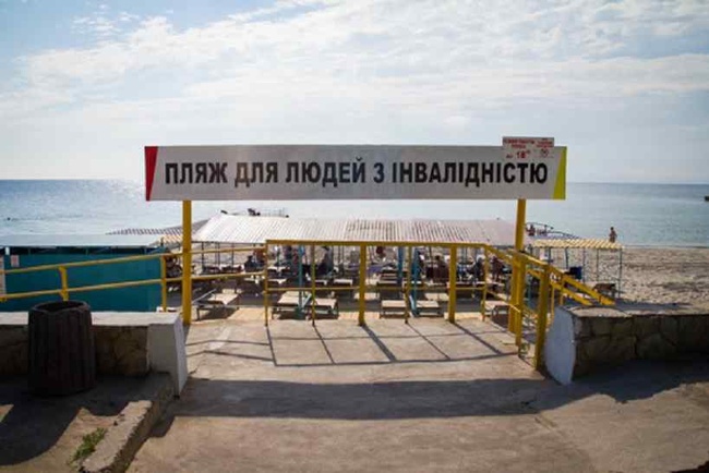 В Одессе второй год подряд не могут обустроить современный пляж для людей с инвалидностью