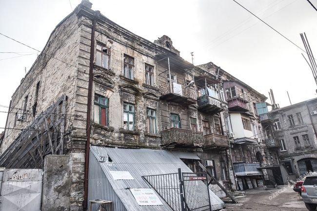 Одесские депутаты не согласны выделить 20 миллионов на ремонт дома в Книжном переулке