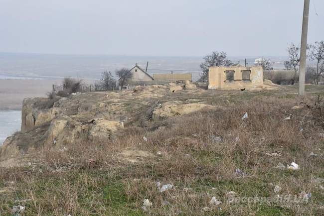 На березі озера Ялпуг житлові будинки опинилися під загрозою обвалу