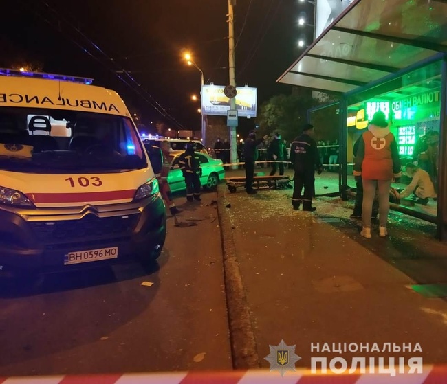 Водій в Одесі в'їхав в зупинку та поранив чотирьох людей