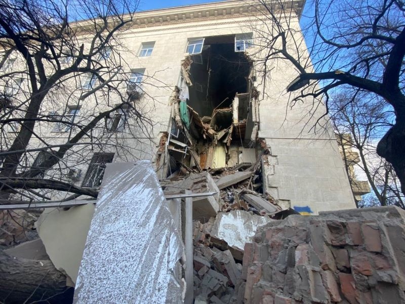 Будівлю Херсонської ОВА в черговий раз обстріляли окупанти