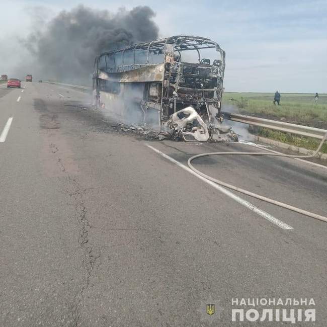 На шляху до столиці згорів пасажирський автобус