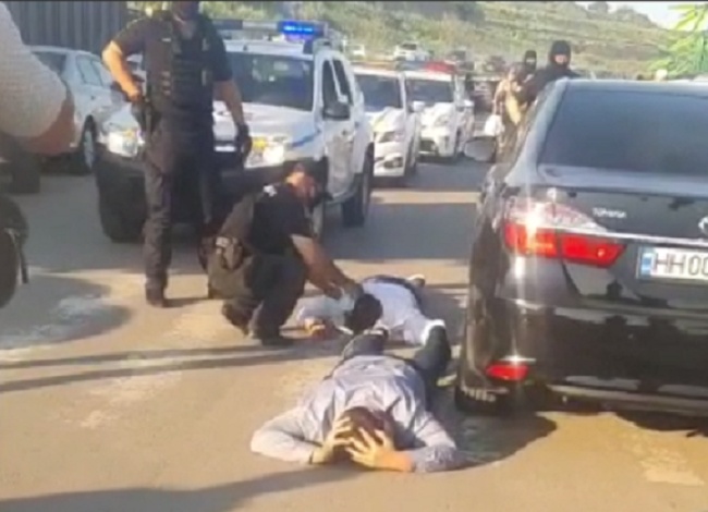 Поліція затримала хуліганів, що влаштували стрілянину з дрифтом в селі Фонтанка під Одесою