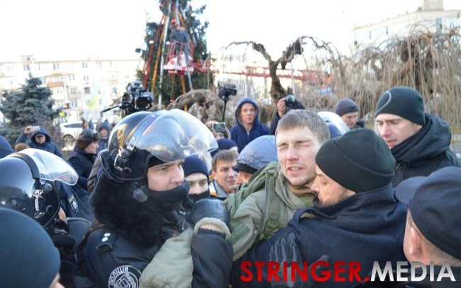 Переименование улиц Одессы: драка, слезоточивый газ и поддержка распоряжения Саакашвили