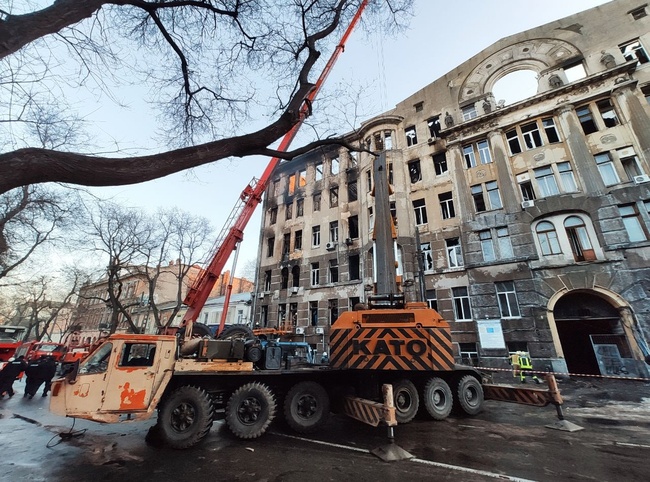 Зеленский дал Кабмину месяц: после пожара в Одессе в Украине снова проверят места скопления людей