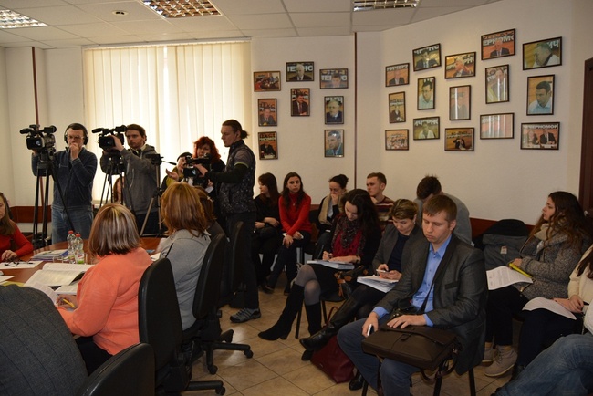 В Одесі обговорили шляхи усунення дискримінації у сфері реєстрації народження та смерті на окупованих територіях