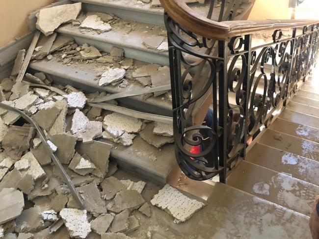 В здании областного управления полиции в Одессе упавший потолок травмировал двоих правоохранителей
