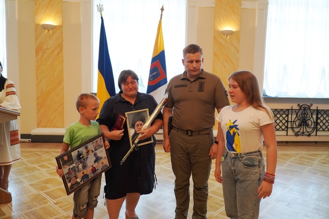 Дві родини загиблих військових з Одещини отримали квартири від обладміністрації
