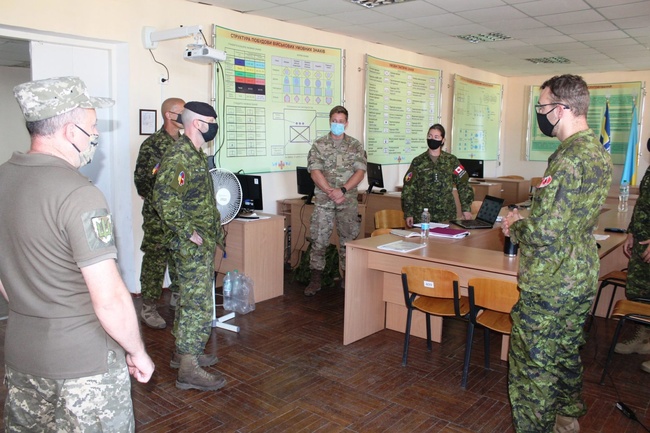 Канадські військові в Одесі проводять тренінги для своїх українських колег