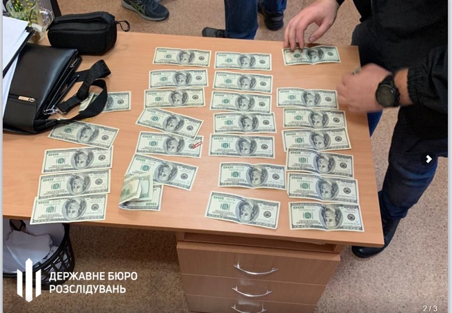 Госисполнитель в Одессе "оценил" снятие ареста с авто почти в три тысячи долларов