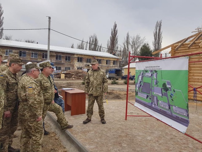 Министр обороны проинспектировал строительство «городка морпехов» в Одесской области