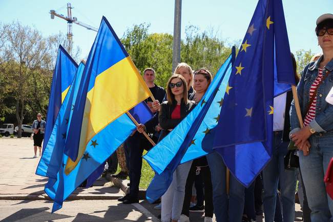 В Одесі відбулося підняття прапорів України та Європейського Союзу