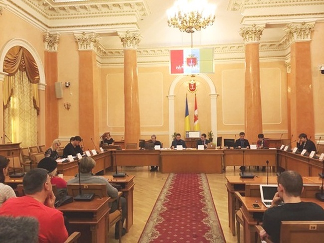 Депутатов заставят проводить заседания комиссий онлайн