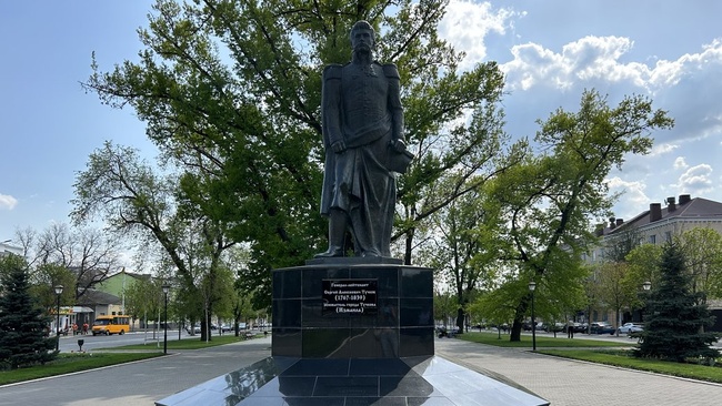 Пам'ятник генералу Сергію Тучкову в Ізмаїлі. Фото: Суспільне