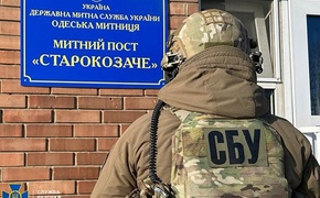 Посадовців двох митних постів на Одещині затримали за вимагання хабарів від волонтерів