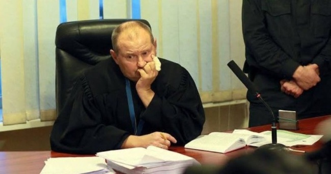 Одеського суддю, який кусав поліцейських, покарали позбавленням премій