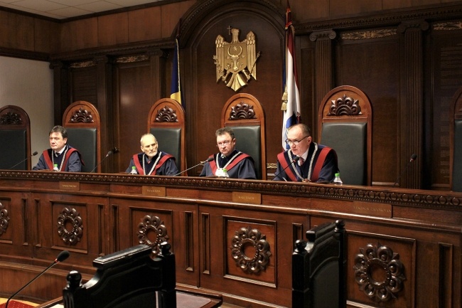 Конституционный суд Молдовы временно отстранил президента Игоря Додона