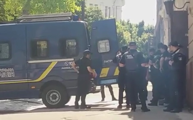 Пострадал полицейский: задержаны более 40 участников противостояния в Одесском медуниверситете
