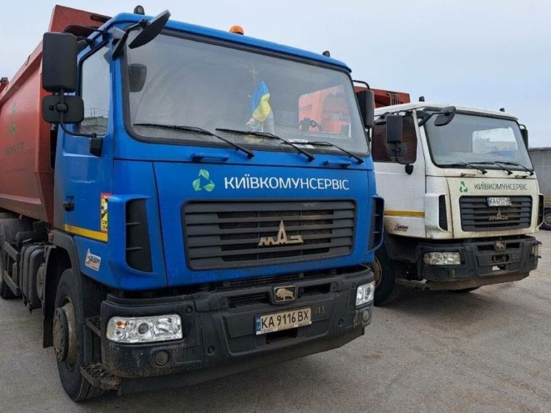 Київ надав Херсону техніку для очищення міста від сміття