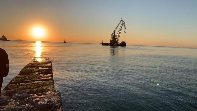 Адміністрація морських портів не поспішає прибирати уламки танкеру Delfi