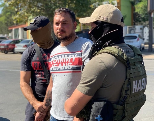 «Укравтодор» уволил начальника САД в Николаевской области, задержанного с чемоданом денег в Одессе