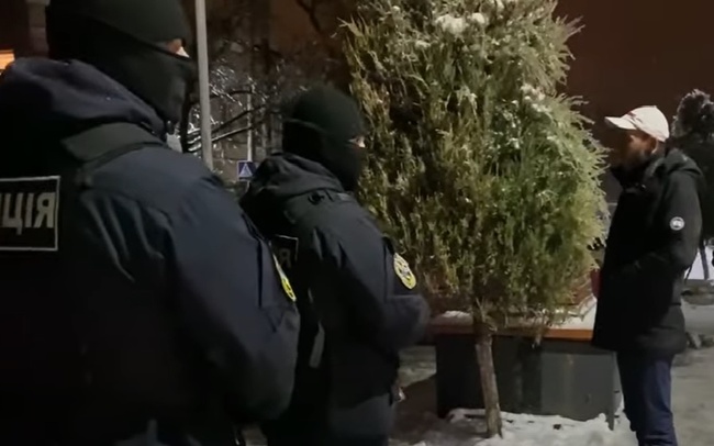 В Одесі продавець піротехніки погрожував ножом журналістам