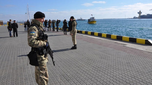 Военное положение: в Одессе усиливают охрану «важных объектов» и рекомендуют не продавать спиртное военным