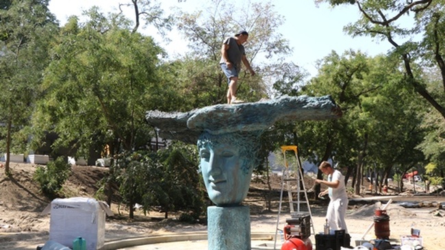 В Греческом парке установили фонтан и закончили первый этап благоустройства