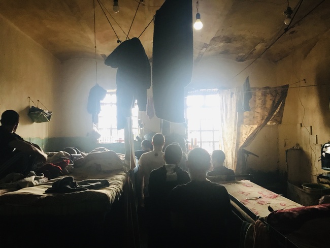 Переполненность, плесень и крысы на кухне: представители омбудсмена посетили Одесский СИЗО