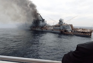 Росіяни ховають бойові кораблі в Криму серед кораблів допоміжного флоту