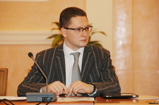 Вице-мэру Одессы разрешили снять электронный браслет
