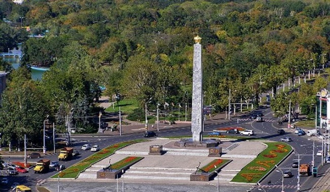 За капремонт опасного обелиска в Одессе заплатят почти четыре миллиона