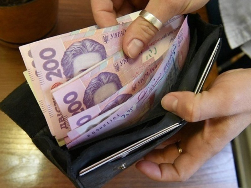 За підрахунками Нацбанку, реальні зарплати українців у 2022 році скоротяться на чверть