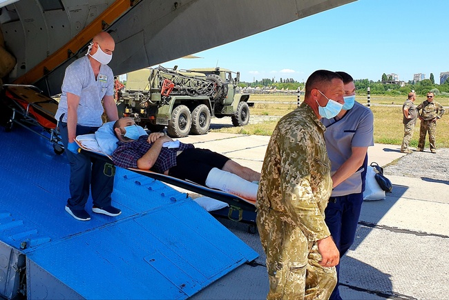 В Одесі зустріли ще один літак з пораненими у зоні ООС