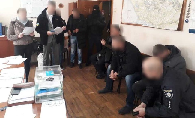 Еще троих одесских полицейских подозревают в избиении задержанных